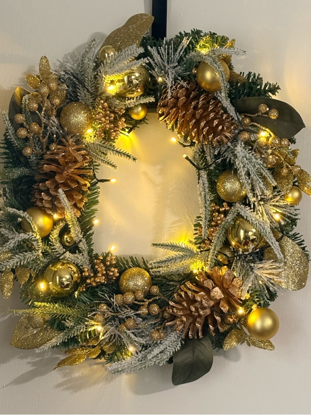 Prelit Christmas Wreath Gold Pinecone LED Battery Operated